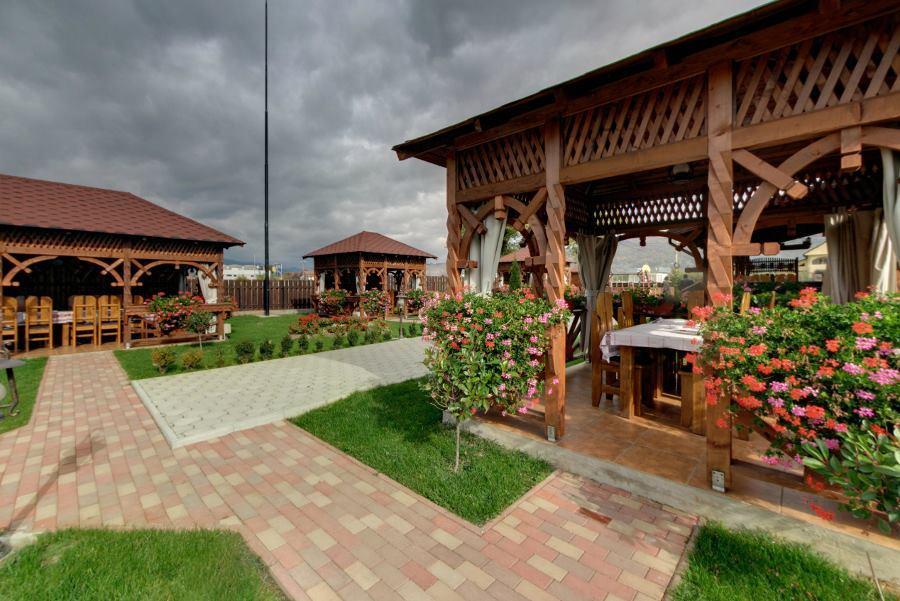 Pensiunea Cabana Soimul Comanesti  Exterior foto